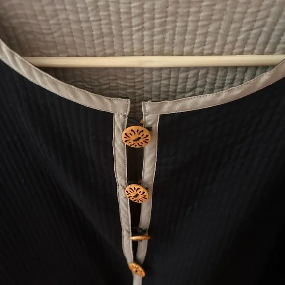 Elegant Black and Cream Women's Reversible Jacket, Quilted Button Closure EUC - Picture 3 of 8